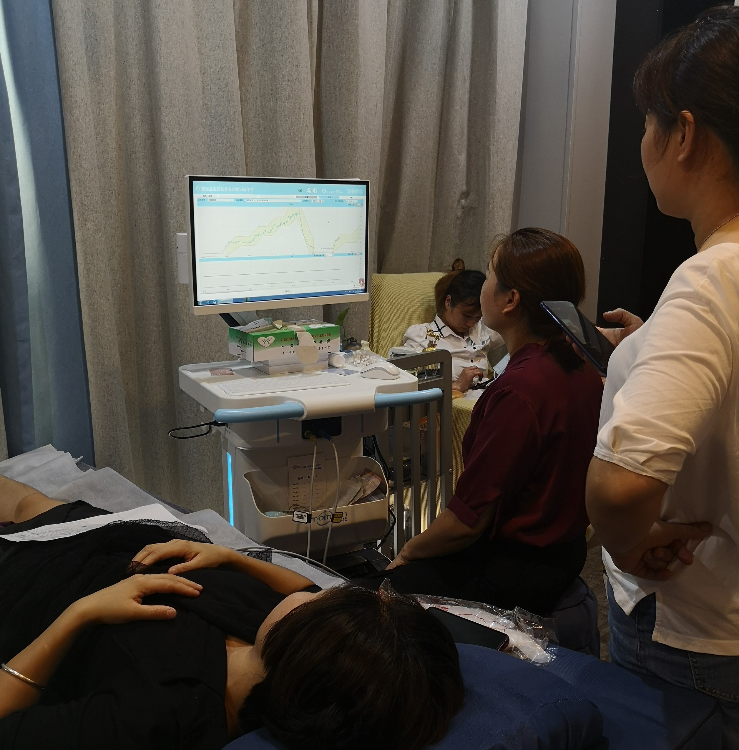 盆底康復(fù)治療儀分娩后什么時候應(yīng)該使用？